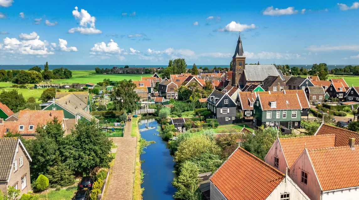 Marken geteisterd door vernielingen en intimidatie